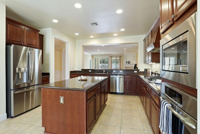 2349 Belle Glade Ln, Manteca, CA 95336