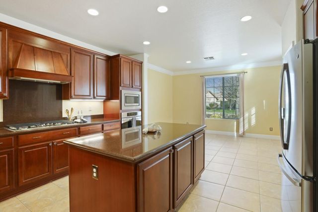 2349 Belle Glade Ln, Manteca, CA 95336