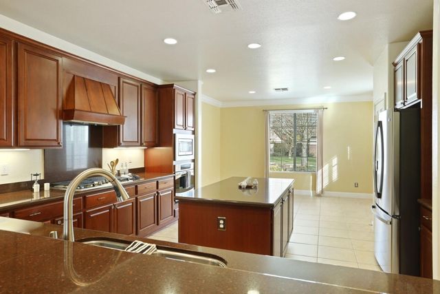 2349 Belle Glade Ln, Manteca, CA 95336