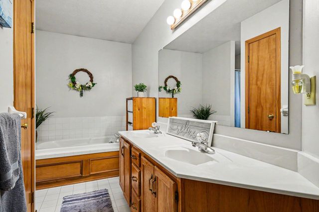 98 Gayle Drive, Pickerington, OH 43147