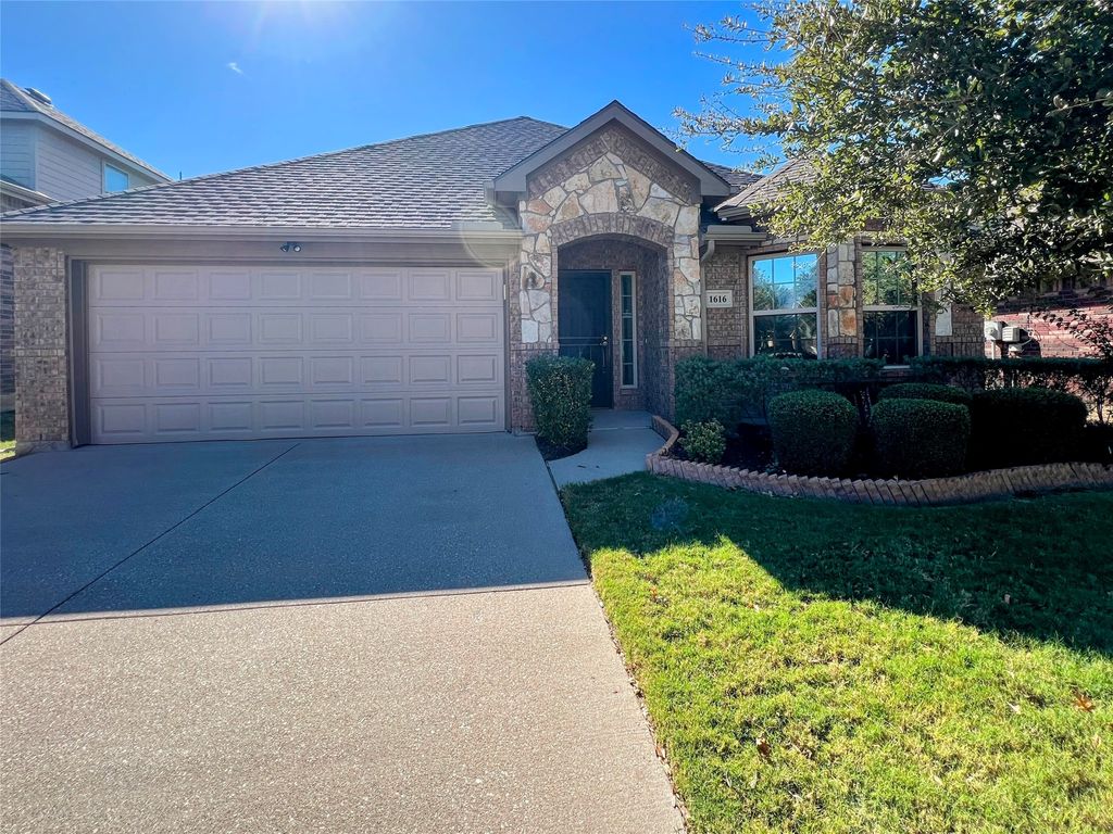 1616 Bluebird Drive, Little Elm, TX 75068
