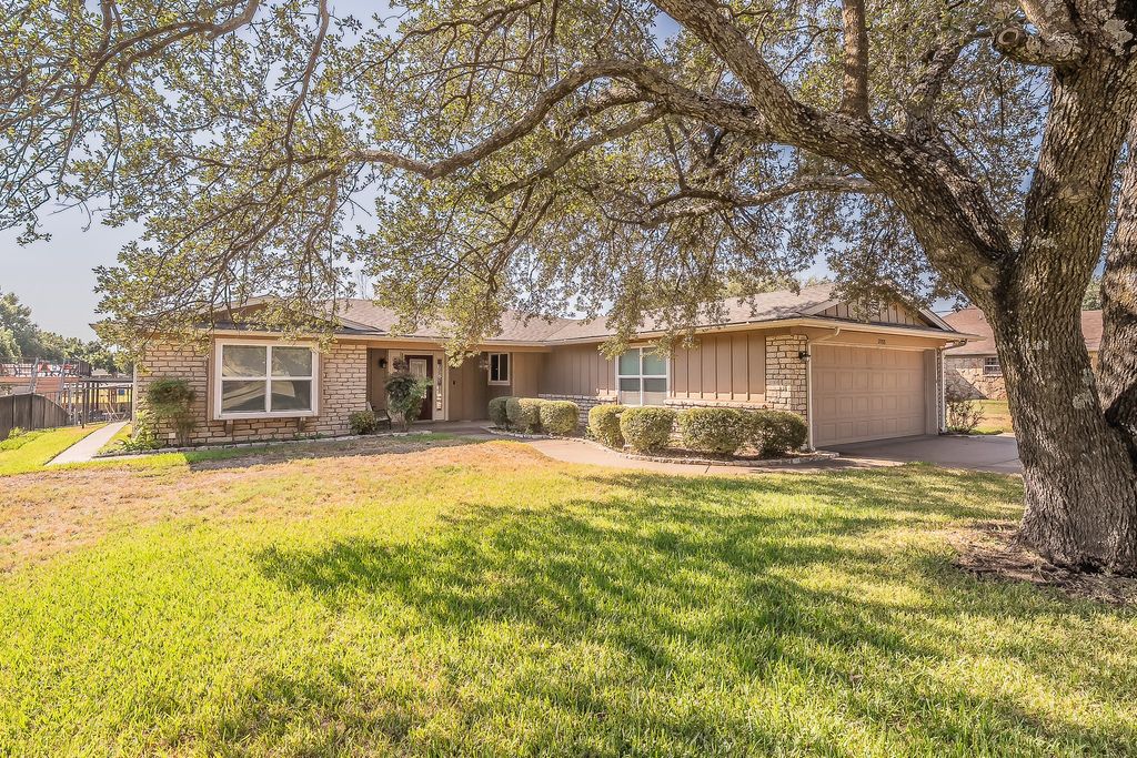 3713 Quail Run, Granbury, TX 76049 — photo 2
