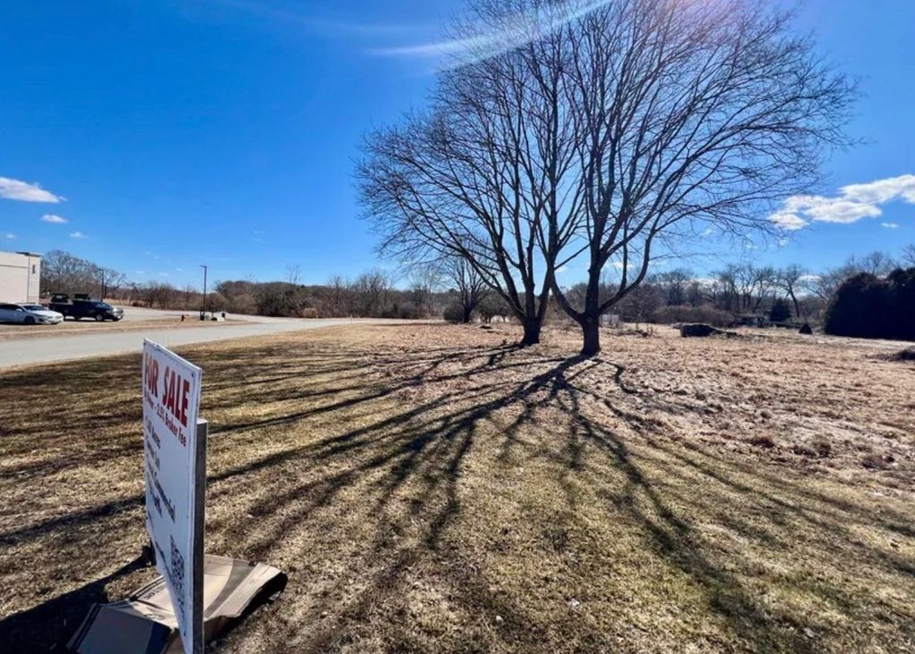 58 Main St, Lakeville, MA 02347