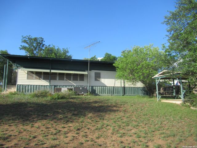 2045 Rio Ranchero, Pipe Creek, TX 78063