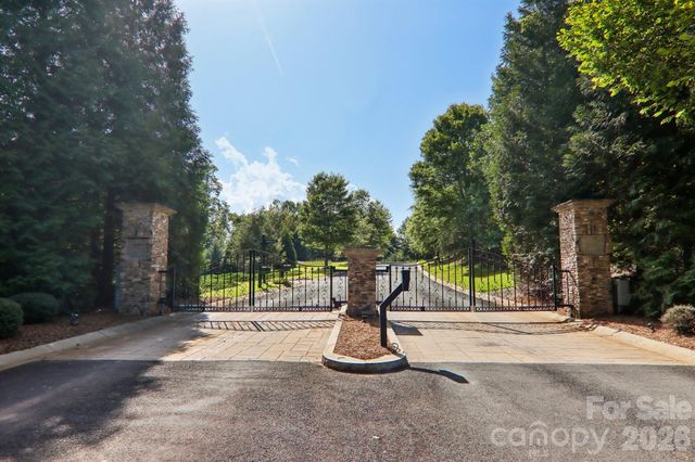 35 Mountain Parkway, Mill Spring, NC 28756