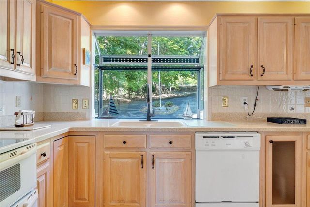 216 Pine Knob CIR, Moneta, VA 24121