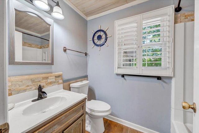 216 Pine Knob CIR, Moneta, VA 24121