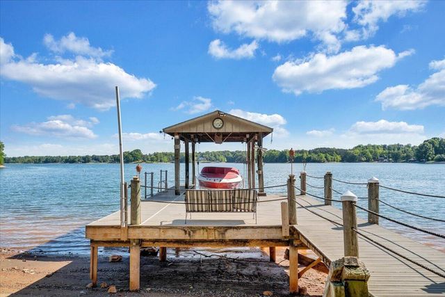 216 Pine Knob CIR, Moneta, VA 24121