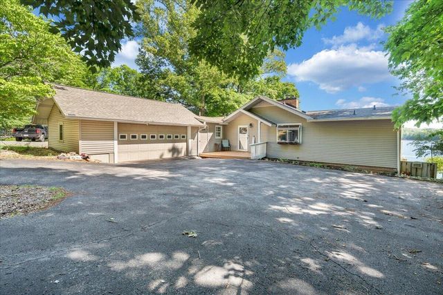 216 Pine Knob CIR, Moneta, VA 24121