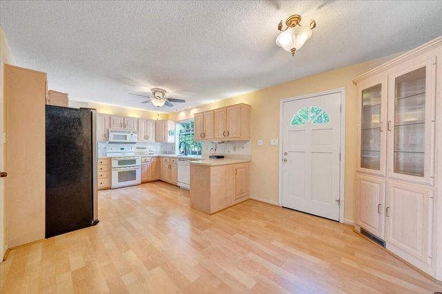 216 Pine Knob CIR, Moneta, VA 24121