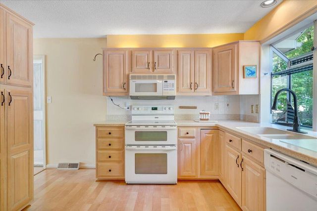 216 Pine Knob CIR, Moneta, VA 24121