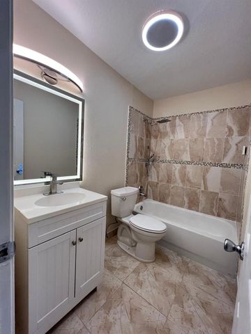 8609 HURON COURT 29, Tampa, FL 33614