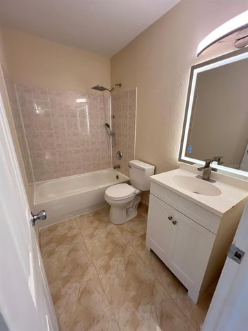 8609 HURON COURT 29, Tampa, FL 33614