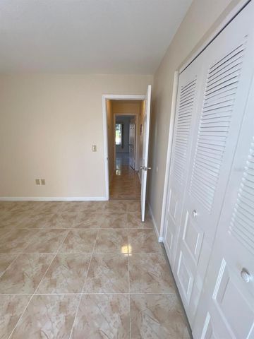 8609 HURON COURT 29, Tampa, FL 33614