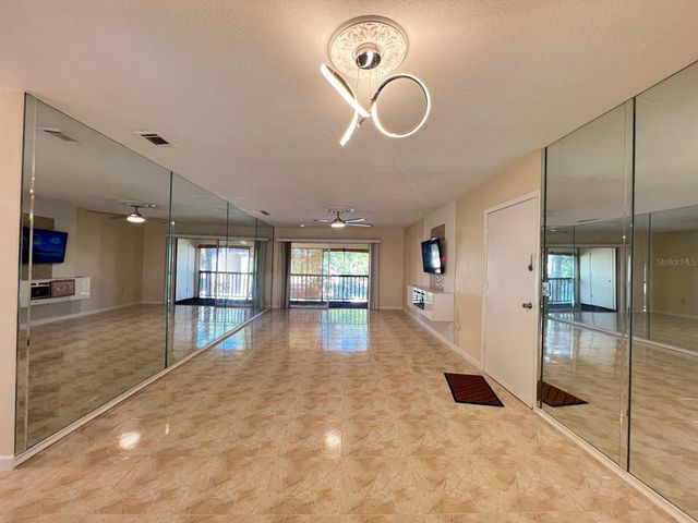 8609 HURON COURT 29, Tampa, FL 33614