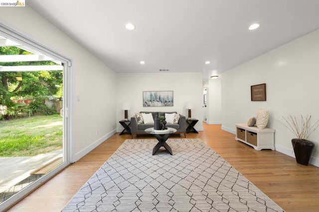 6501 Oakbrook DR, Fair Oaks, CA 95628