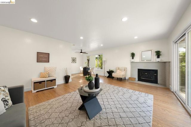 6501 Oakbrook DR, Fair Oaks, CA 95628