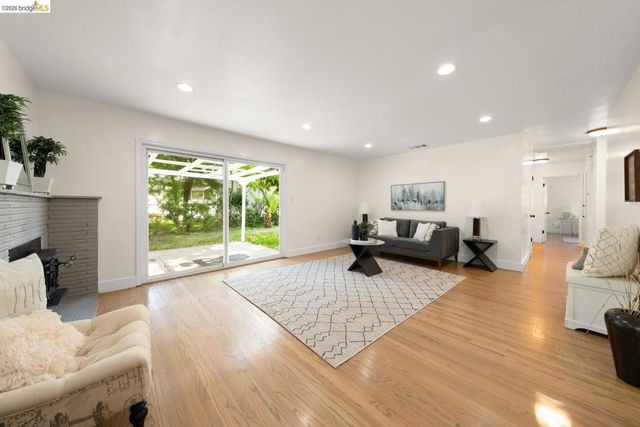 6501 Oakbrook DR, Fair Oaks, CA 95628