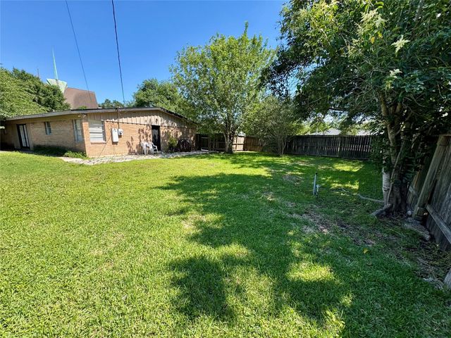 5218 Willowbend Boulevard, Houston, TX 77096