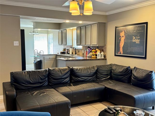 5218 Willowbend Boulevard, Houston, TX 77096