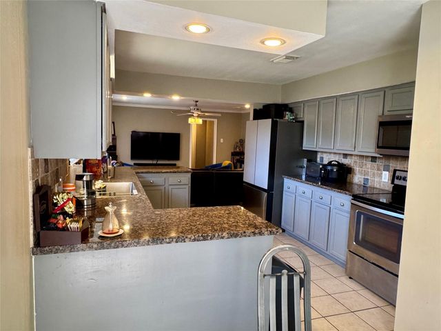 5218 Willowbend Boulevard, Houston, TX 77096