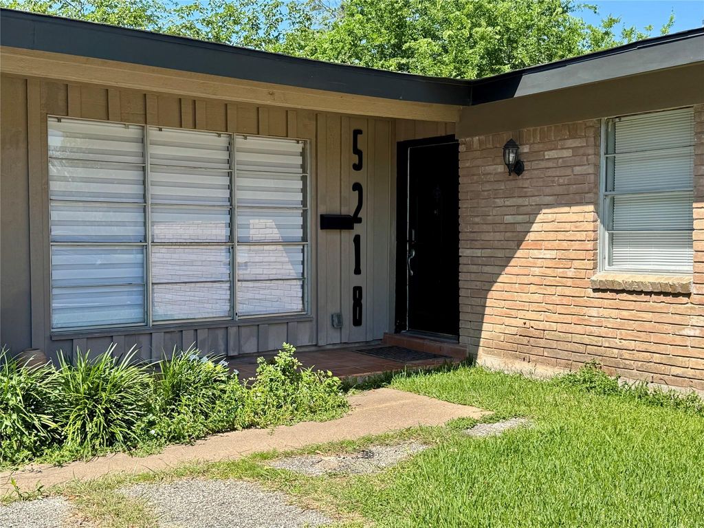 5218 Willowbend Boulevard, Houston, TX 77096