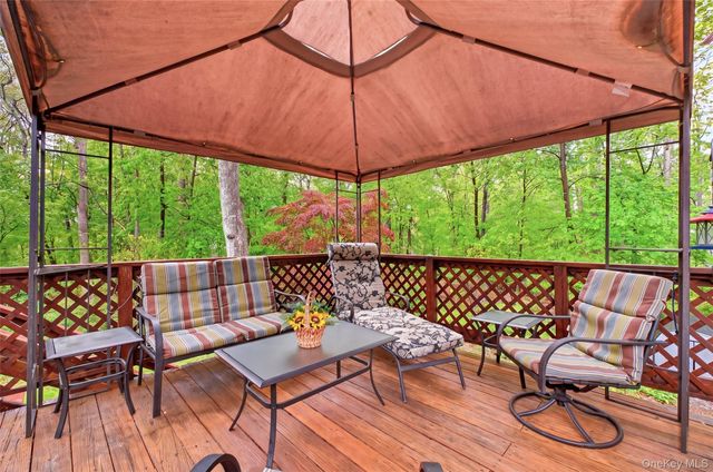 25 High Road, Montrose, NY 10567