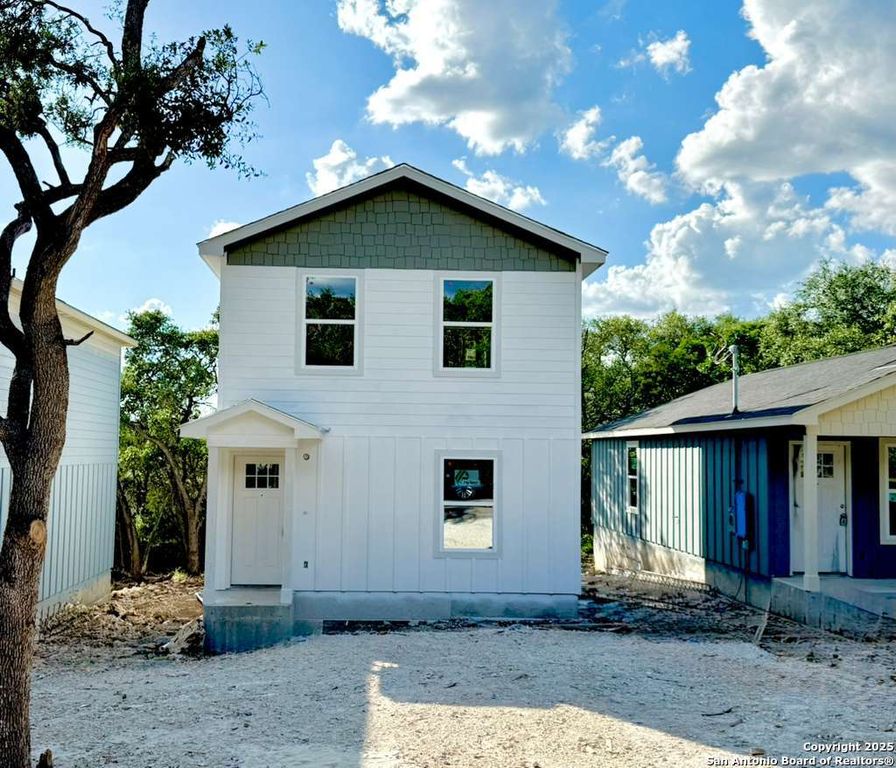 701 Burr Oak, Canyon Lake, TX 78133