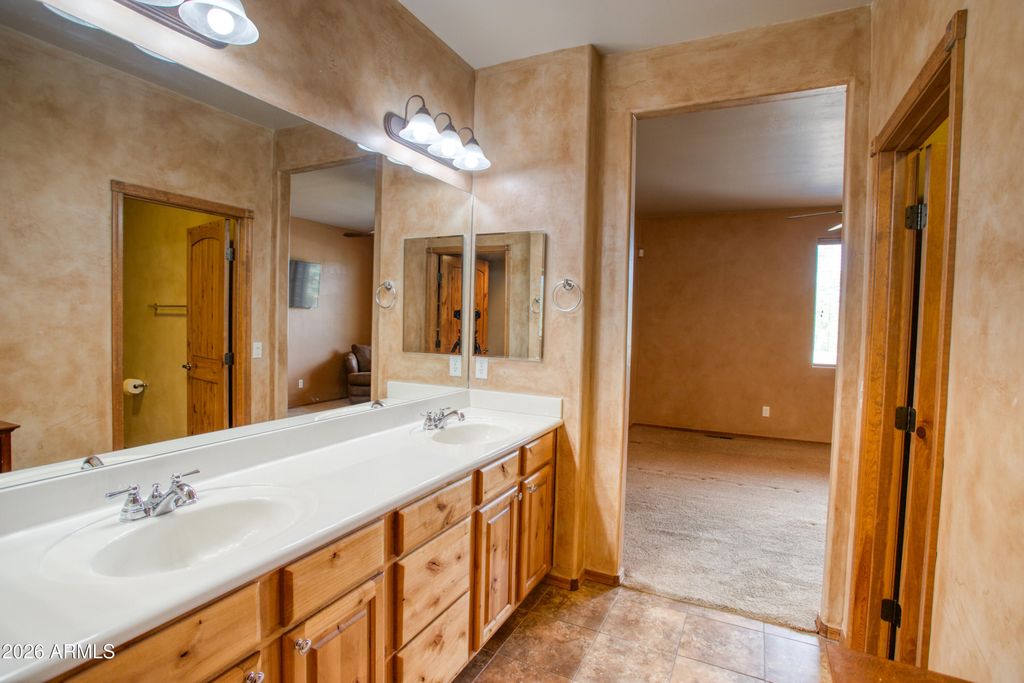 Image 11 of property listing at 2970 W Villa Loop, Show Low, AZ 85901