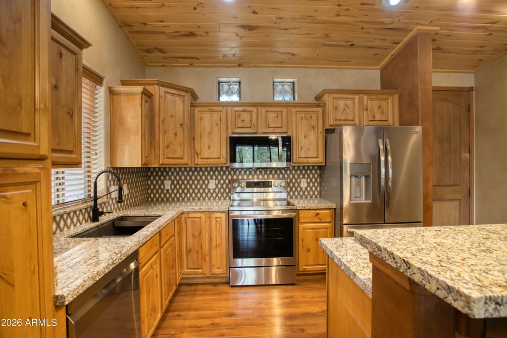 Image 2 of property listing at 2970 W Villa Loop, Show Low, AZ 85901