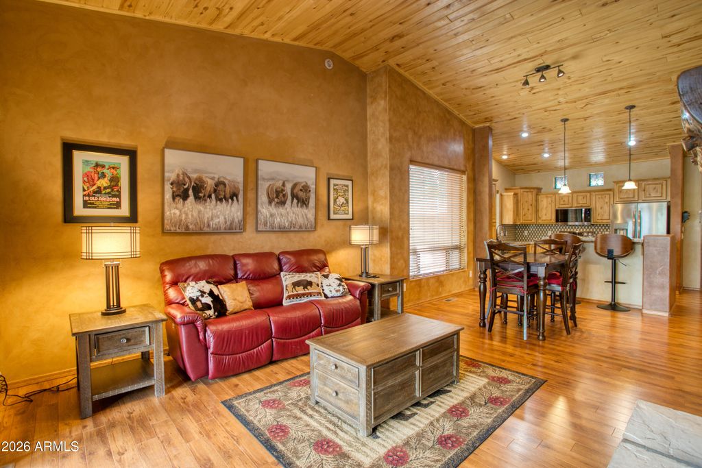 Image 7 of property listing at 2970 W Villa Loop, Show Low, AZ 85901