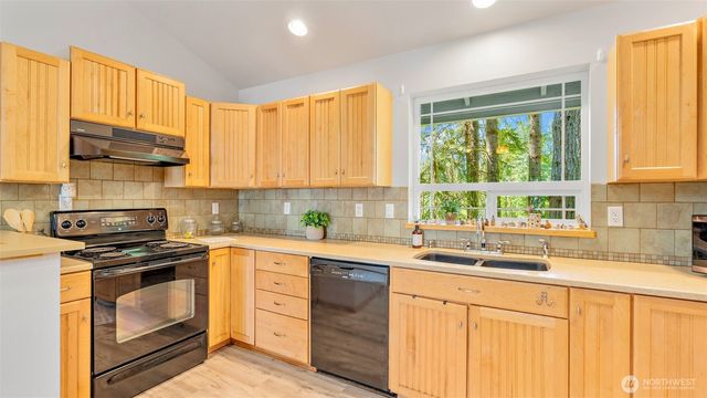 250 E Crest Lane, Grapeview, WA 98546