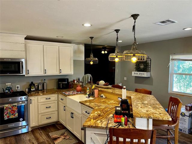 201 N 3 RD Street, Weatherford, OK 73096