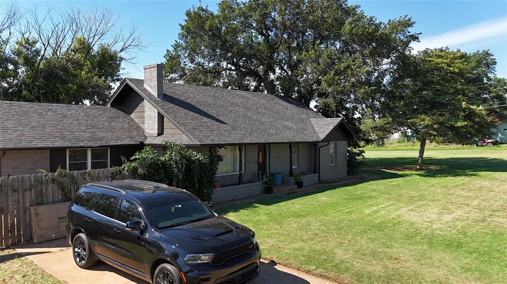 Image 2 of property listing at 201 N 3 RD Street, Weatherford, OK 73096