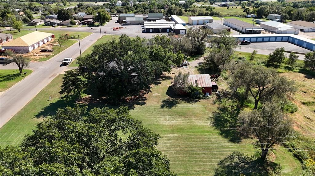 Image 4 of property listing at 201 N 3 RD Street, Weatherford, OK 73096