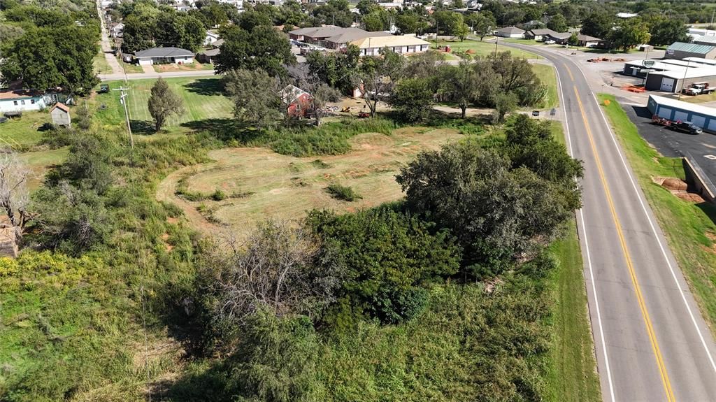 Image 5 of property listing at 201 N 3 RD Street, Weatherford, OK 73096