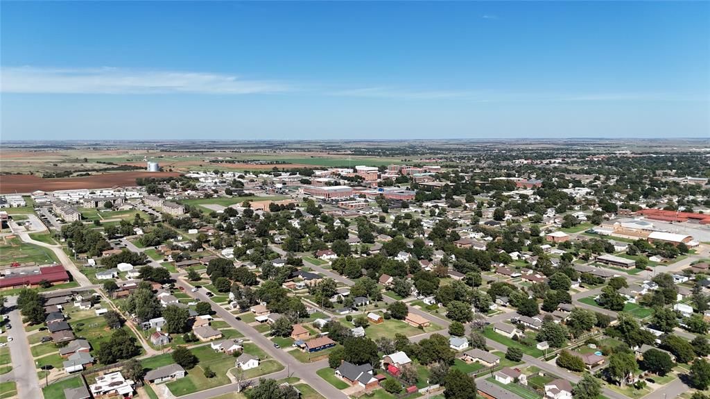 Image 7 of property listing at 201 N 3 RD Street, Weatherford, OK 73096