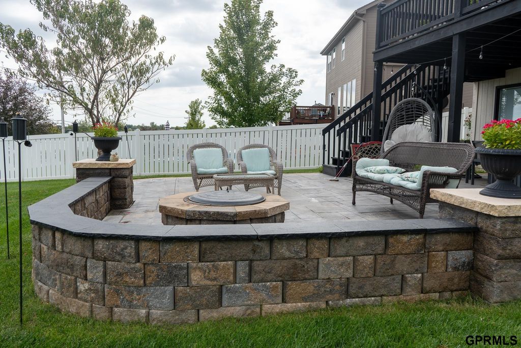 7823 N 156th Avenue, Bennington, NE 68007