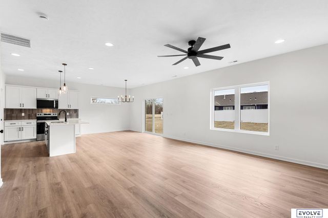 921 Arlene Circle, Papillion, NE 68046