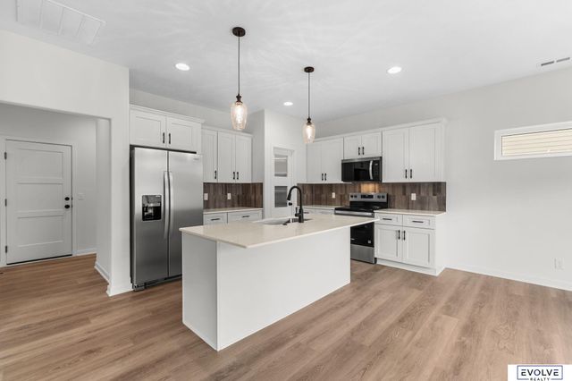 921 Arlene Circle, Papillion, NE 68046