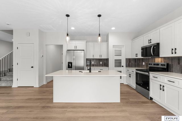 921 Arlene Circle, Papillion, NE 68046