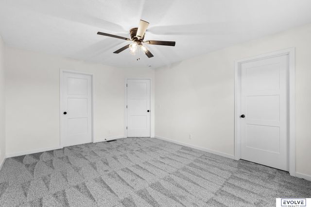 921 Arlene Circle, Papillion, NE 68046