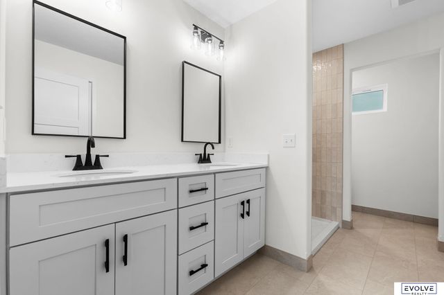 921 Arlene Circle, Papillion, NE 68046