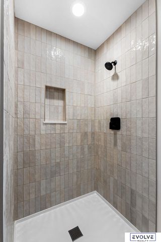 921 Arlene Circle, Papillion, NE 68046