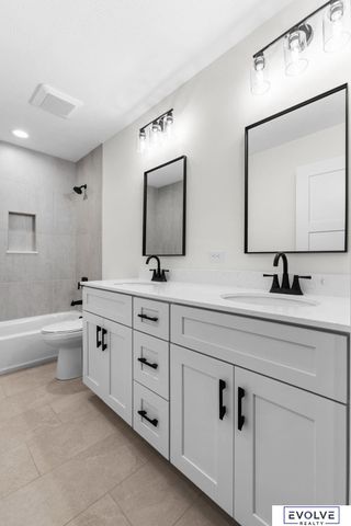 921 Arlene Circle, Papillion, NE 68046