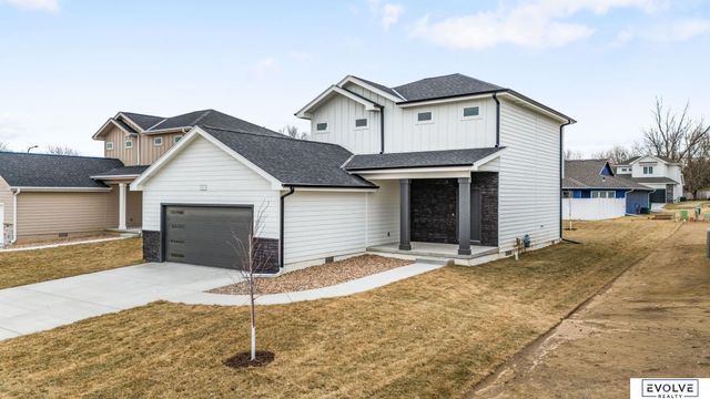 921 Arlene Circle, Papillion, NE 68046