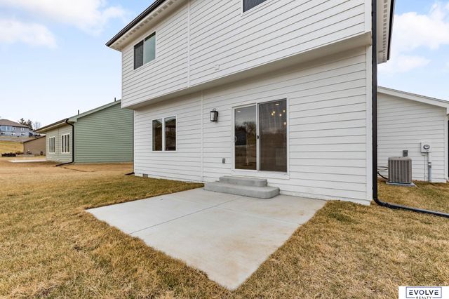 921 Arlene Circle, Papillion, NE 68046