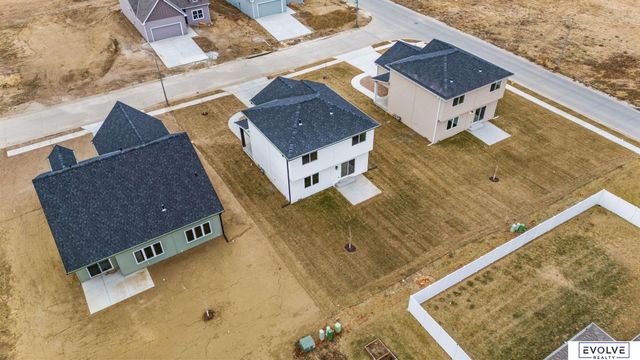 921 Arlene Circle, Papillion, NE 68046
