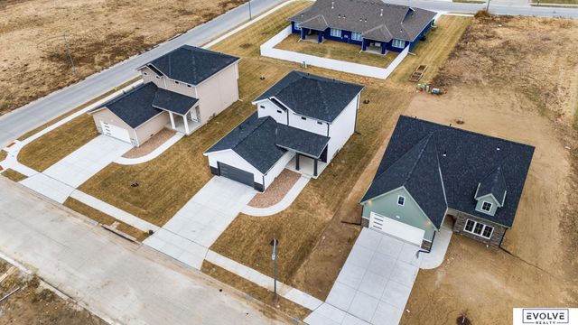 921 Arlene Circle, Papillion, NE 68046