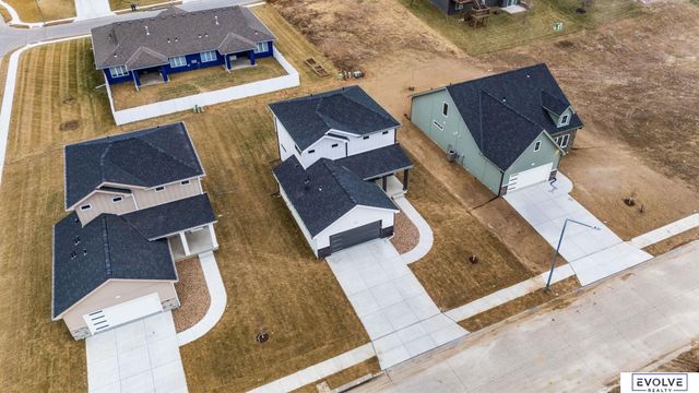 921 Arlene Circle, Papillion, NE 68046